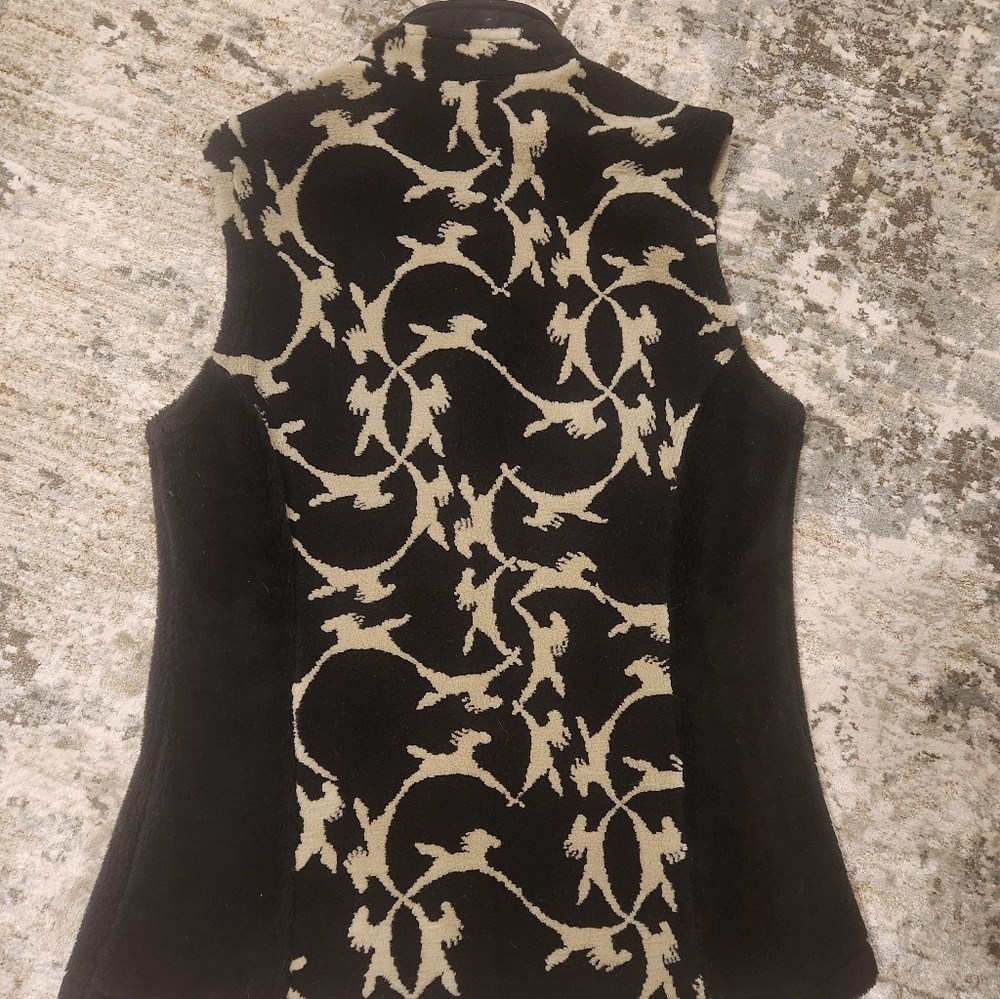 Black Vest With Beige Pattern - image 2